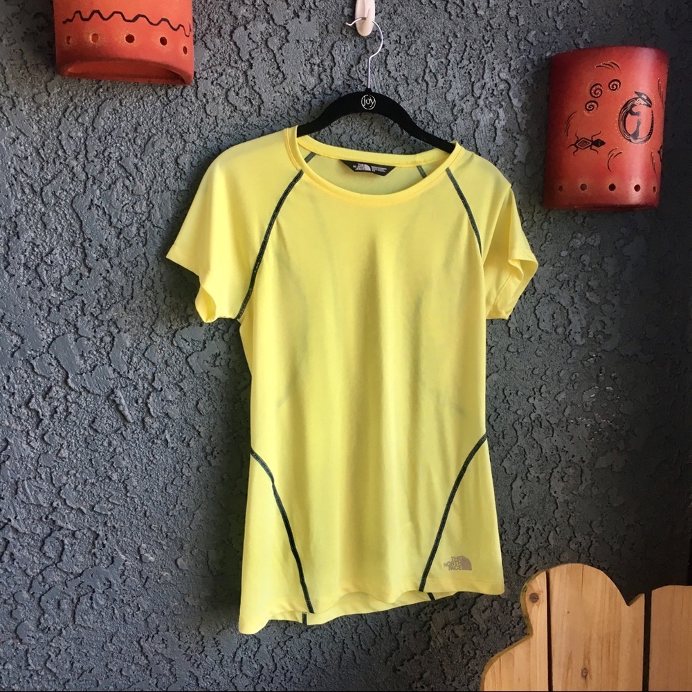 NWOT North Face Athletic Tee